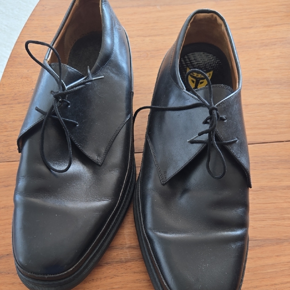 Classic Black Leather Oxfords with Smooth Finish